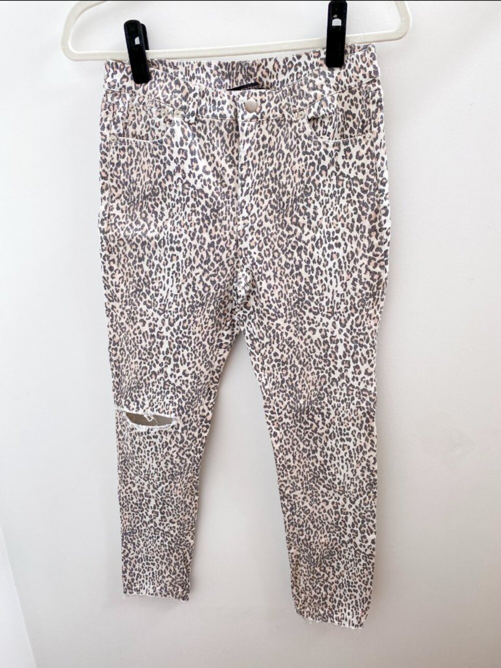 Olivaceous Leopard Print Distressed Knee Skinny Pants - Size Medium